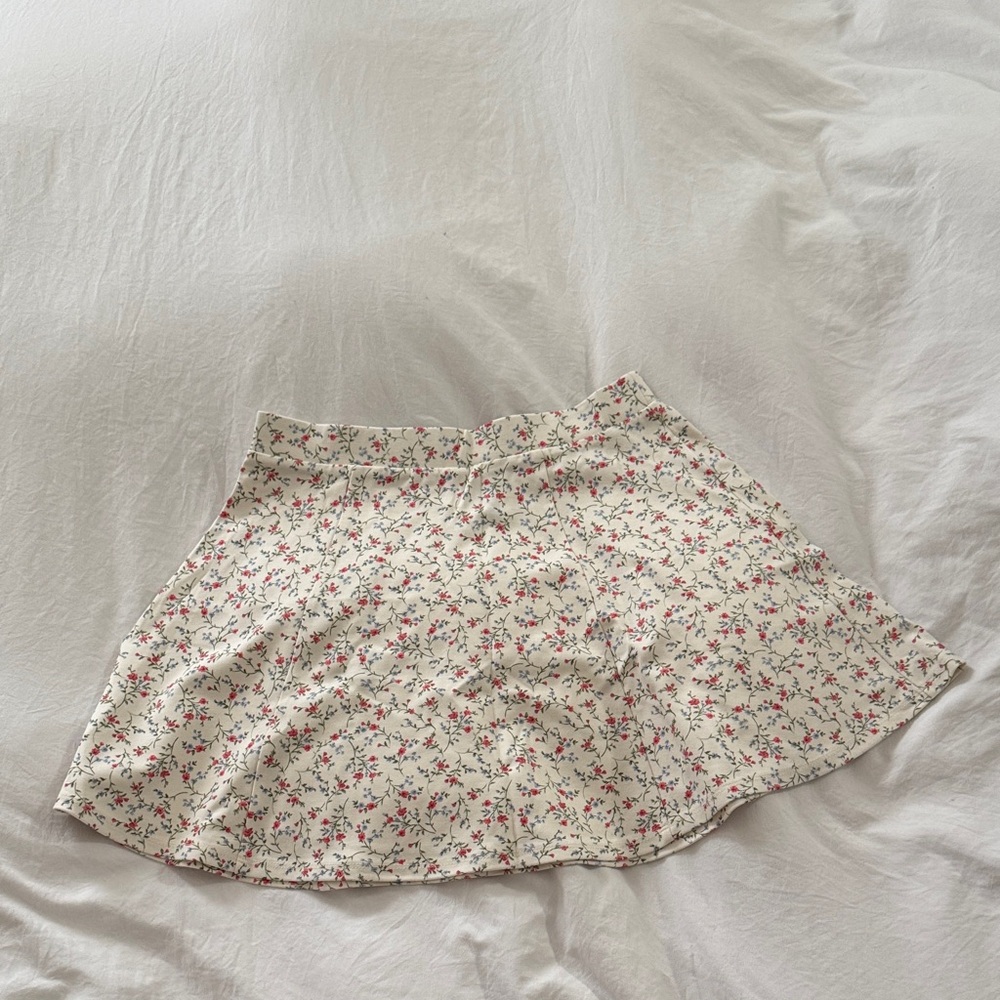 Forever 21 Cream Floral Skirt